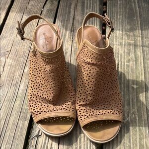 Universal Thread Tan Laser-Cut Slingback Sandals